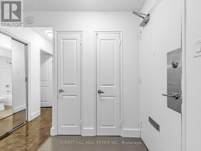 Building Photo - 35 Walmer Rd