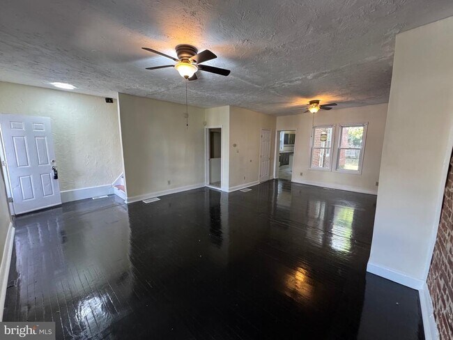 Foto del edificio - 2411 West St