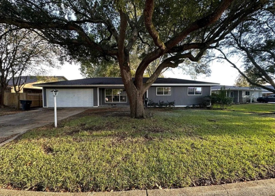 Foto principal - 1707 Ave E