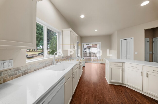 Foto del edificio - 5800 Balustrade Blvd SE