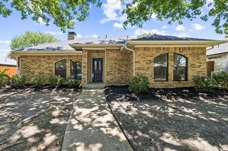 Building Photo - 703 Stoneybrook Dr