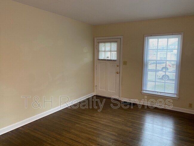 Foto del edificio - 4636 Caroline Ave