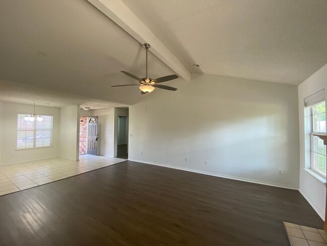 Building Photo - 4377 W Cheyenne Dr