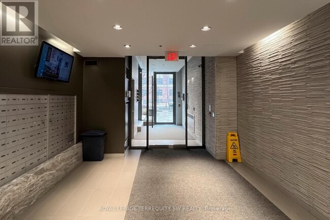 Photo du bâtiment - 508 Wellington St W