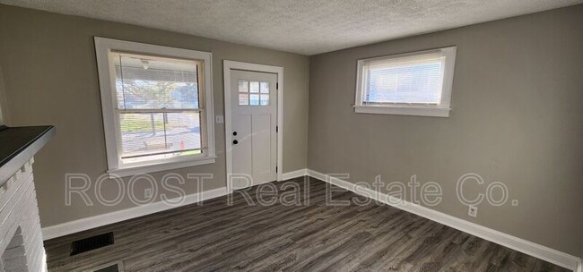 Building Photo - 732-734 E Deshler Ave