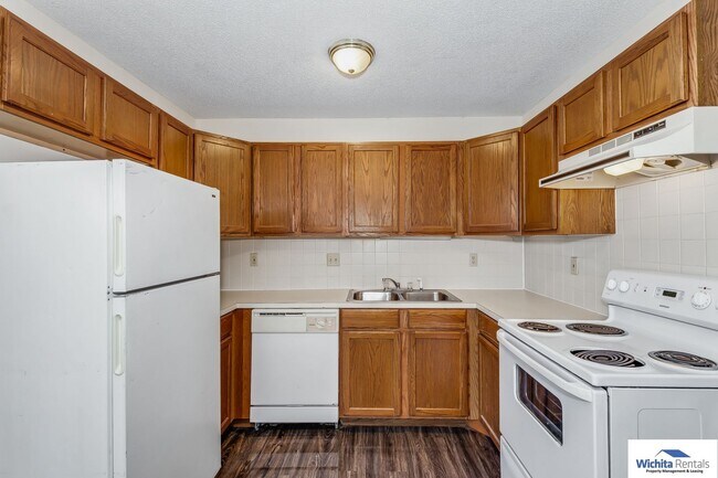 Foto del edificio - 3 bedroom 2 bath duplex - Derby Schools