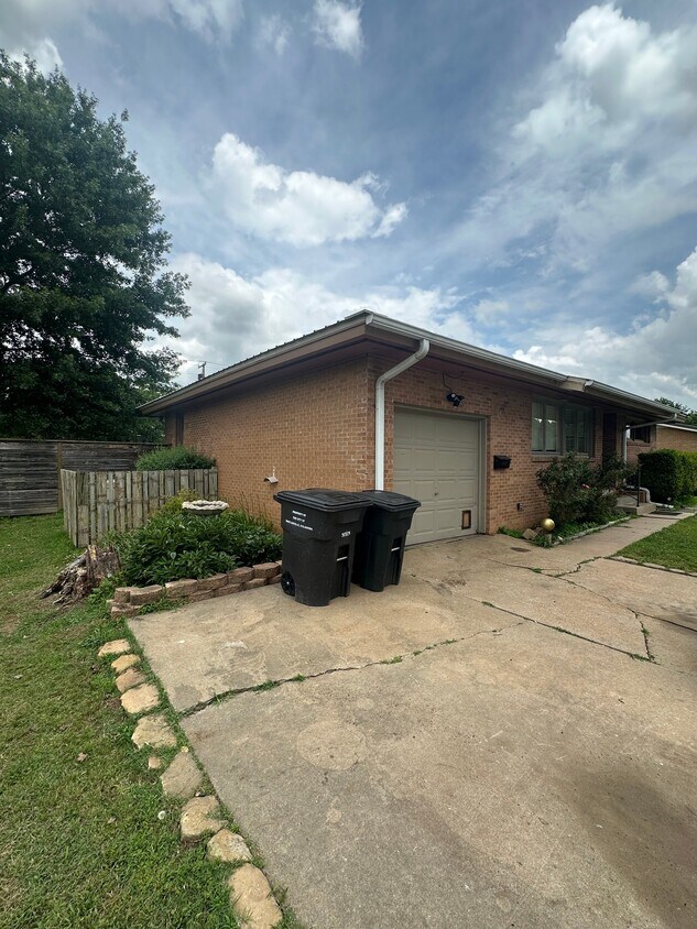 Foto del edificio - 3306 Harvey Rd