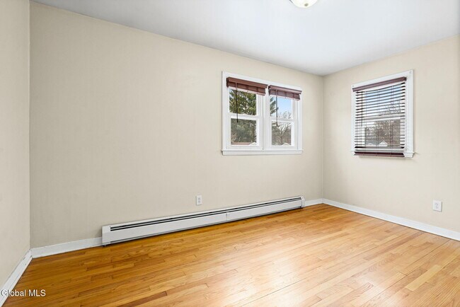 Foto del edificio - 165 S Pine Ave