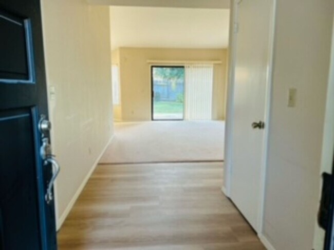 Building Photo - Four Bedroom Woodward Lakes Beauty!