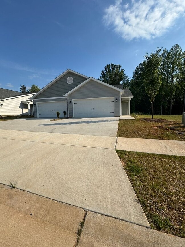 Building Photo - 136 Brawley Villas Pl