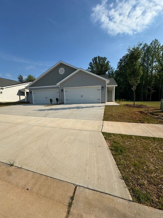 Foto del edificio - 136 Brawley Villas Pl