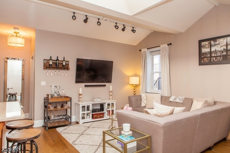 Primary Photo - 309 1st St