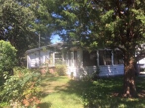 Building Photo - 2726 Moot Ave