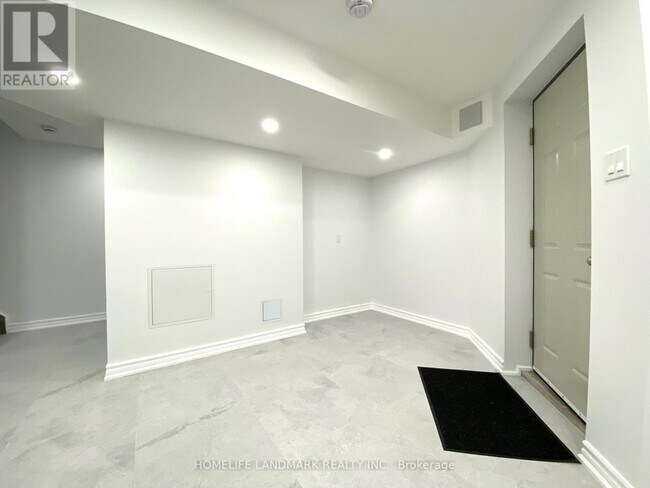 Photo du bâtiment - 5492 Haddon Hall Rd