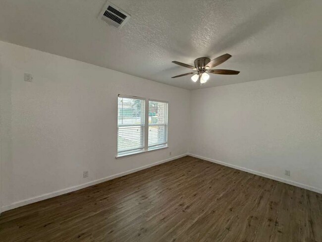 Foto del edificio - 8827 Slumber Ln