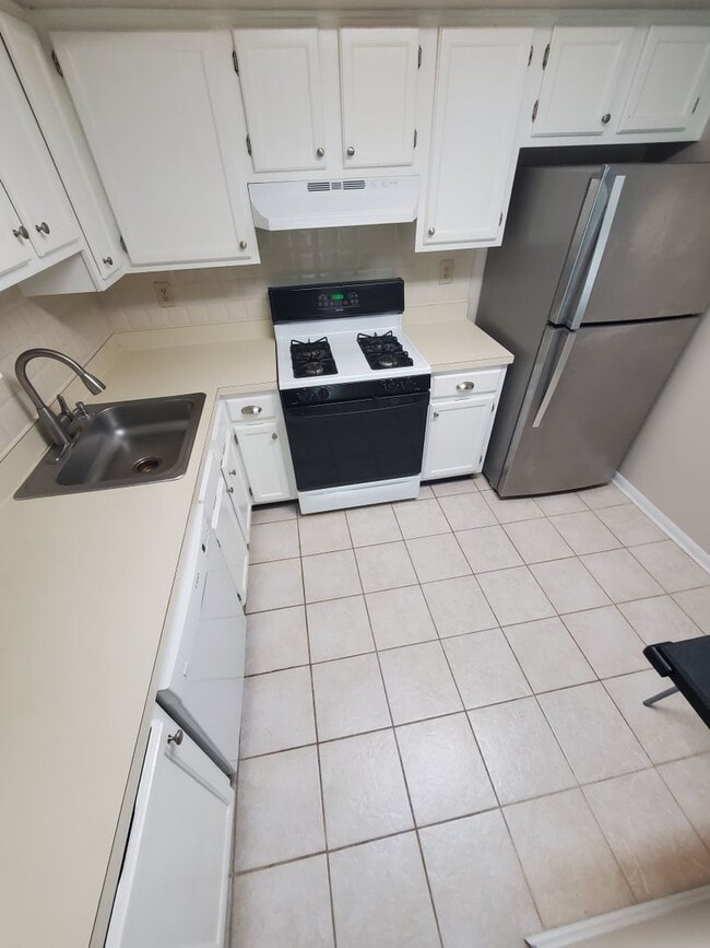 Building Photo - Condominium living at its finest! Updated,...