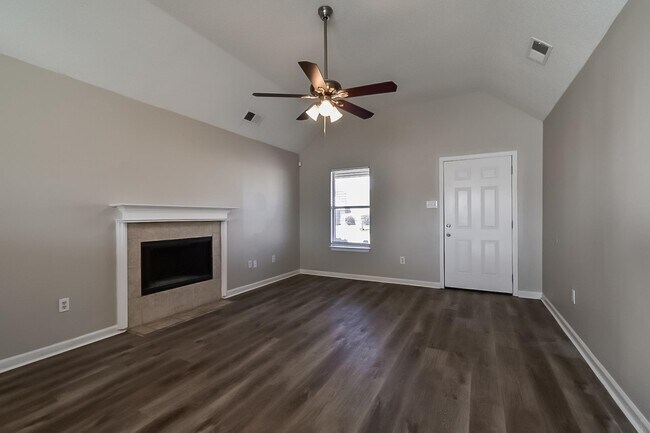 Foto del edificio - 4539 Longtree Ave