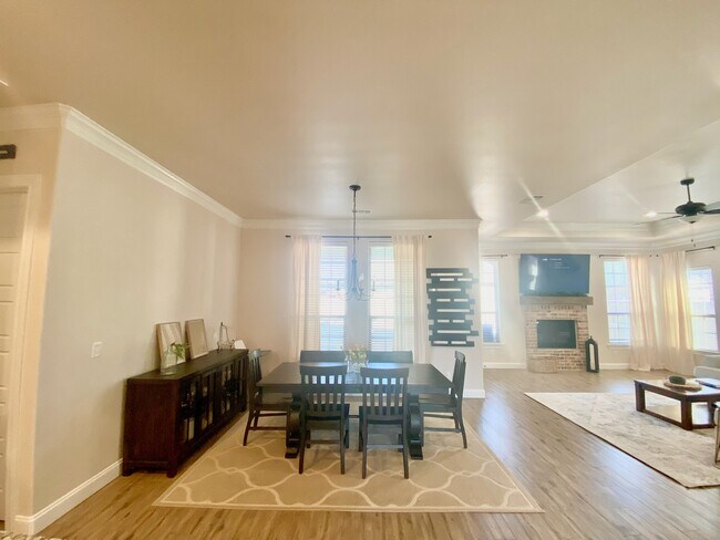 Building Photo - 1215 Desert Rose Dr