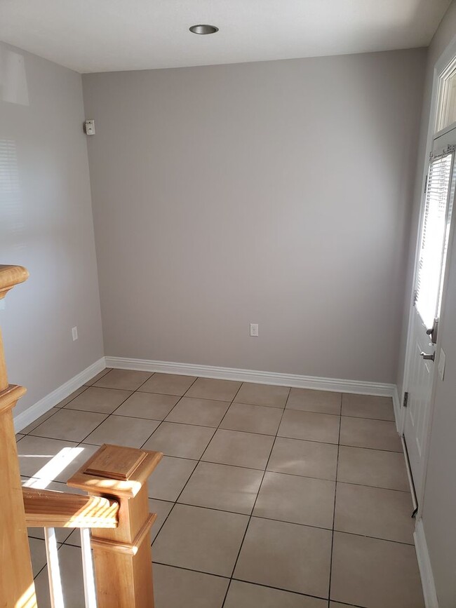 Foto del edificio - 1 Bed 1.5 Bath Townhome in King-Lincoln Br...