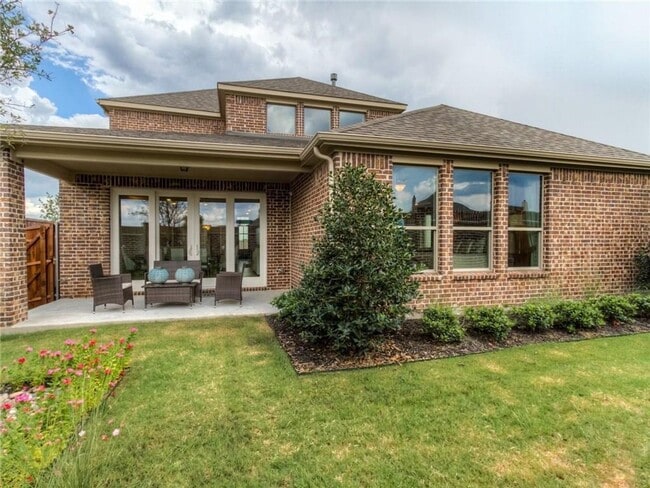 Building Photo - A large island in the gourmet kitchen anch...