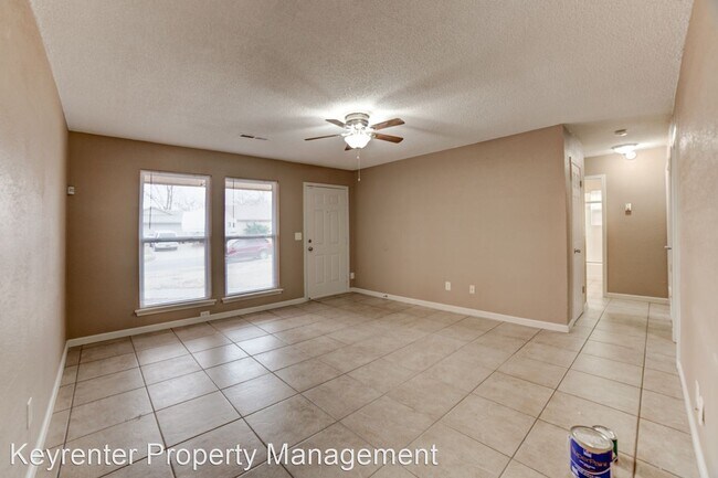 Foto del edificio - 3 br, 3 bath House - 120 W Waco Pl