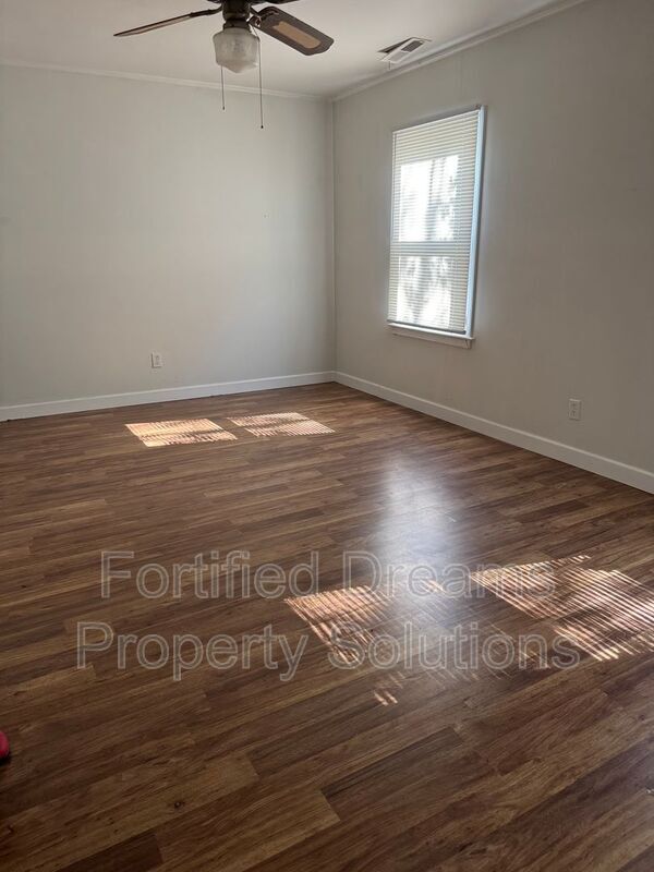 Foto del edificio - 5588 Parks Palmer Rd