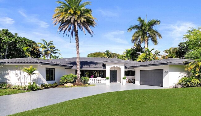 Building Photo - 2425 Middle River Dr