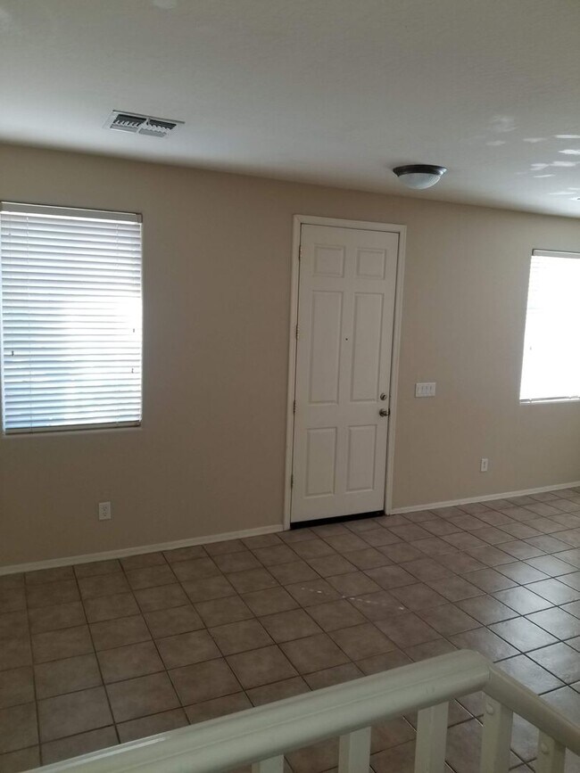 Foto del edificio - Spacious 3BD Home Near Downtown Phoenix & Major Freeways