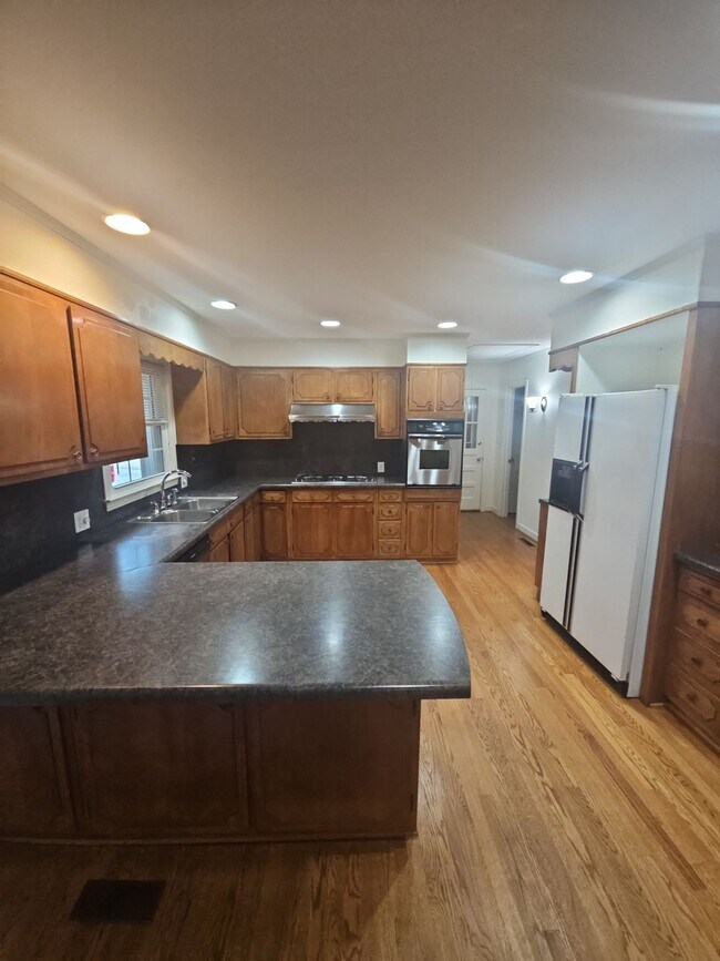 Foto del edificio - 1030 N Maple Ave