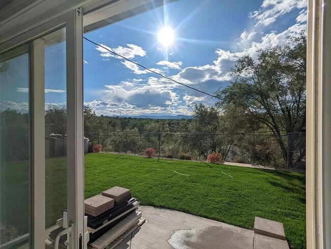 Building Photo - Beautiful 4 Bedroom Home with a View