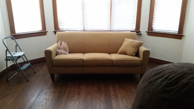 Living room - 4149 N Marmora Ave