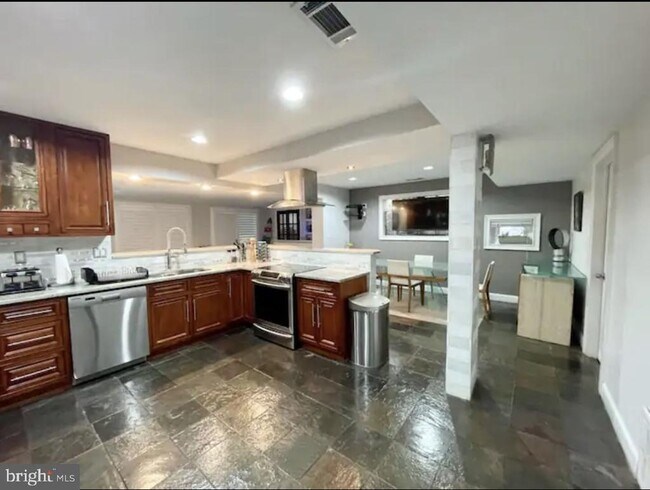 Foto del edificio - 3522 Rockway Ave
