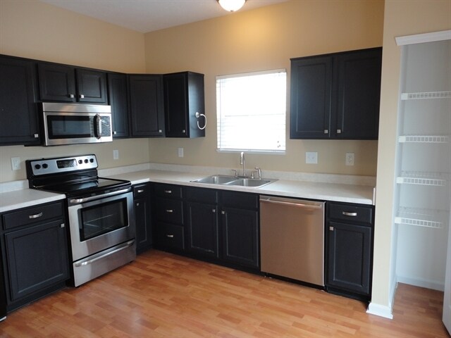 Building Photo - 6889 N Karnes Dr