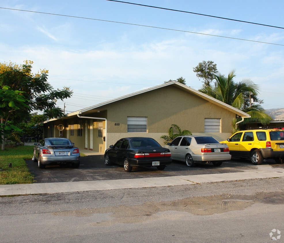 Primary Photo - 800-810 SE 18th St