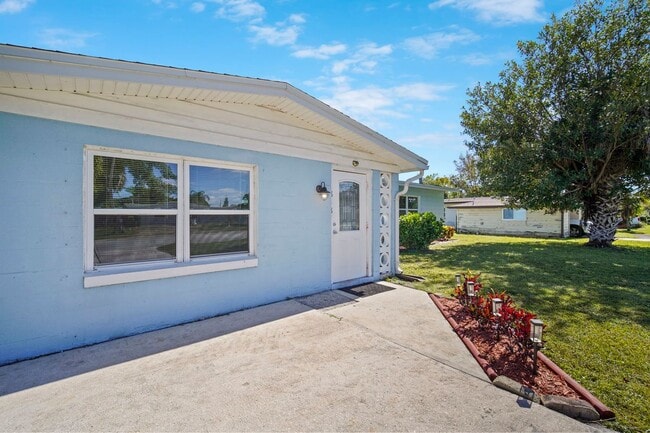 Building Photo - 818 Hampton Way