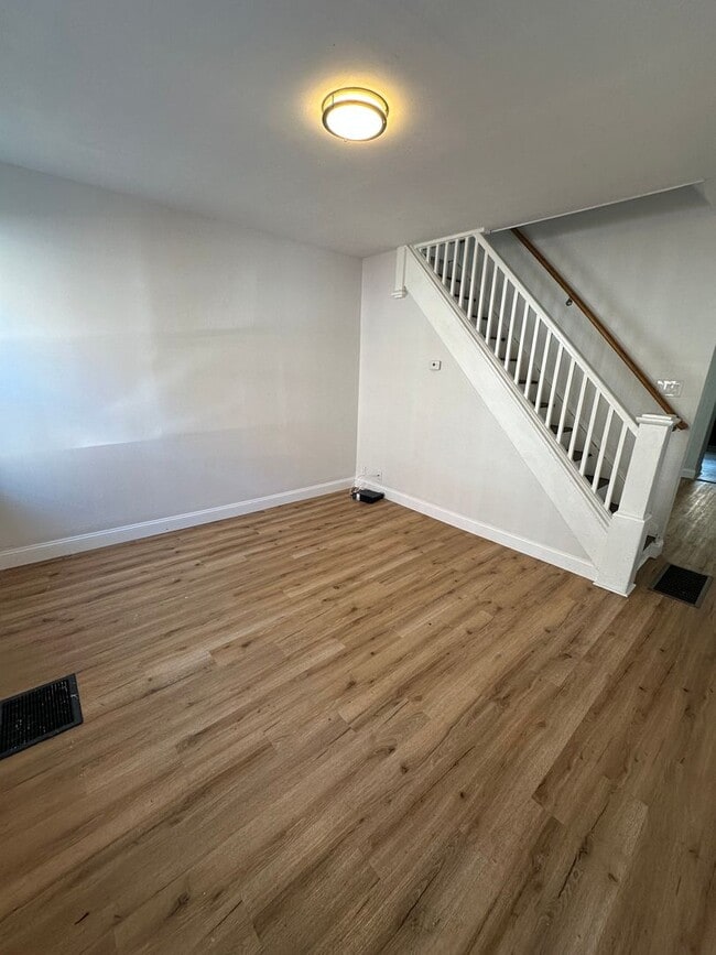 Foto del edificio - 4 Bedroom row home