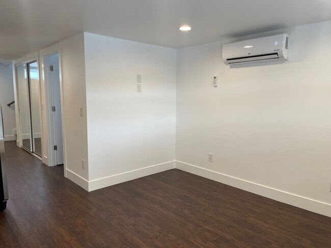 Foto del edificio - Now renting Brand new 1 bedroom 1.5 bathroom Executive Townhome