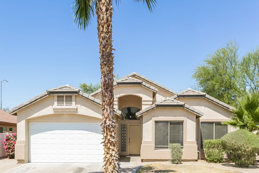 Foto principal - 904 N 166th Ln