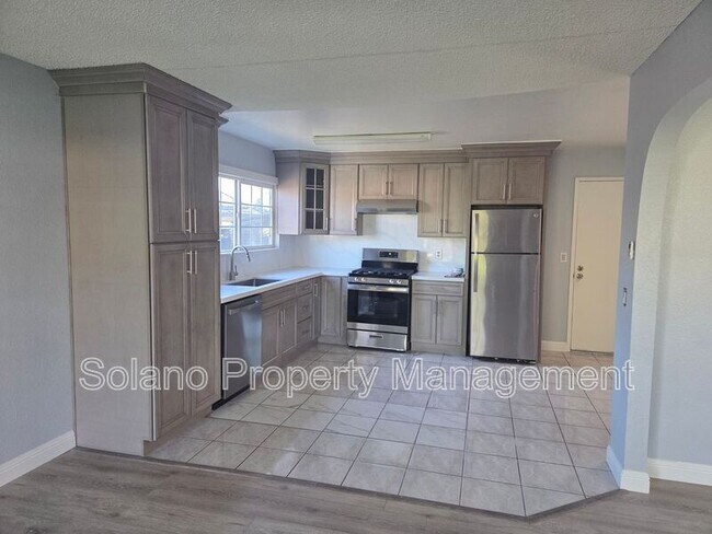 Foto del edificio - 512 Monterey Dr