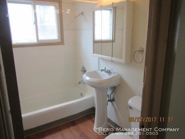 Foto del edificio - 2 bedroom in Waukesha WI 53189