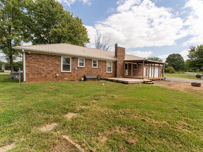 Building Photo - 2981 Bridle Dr