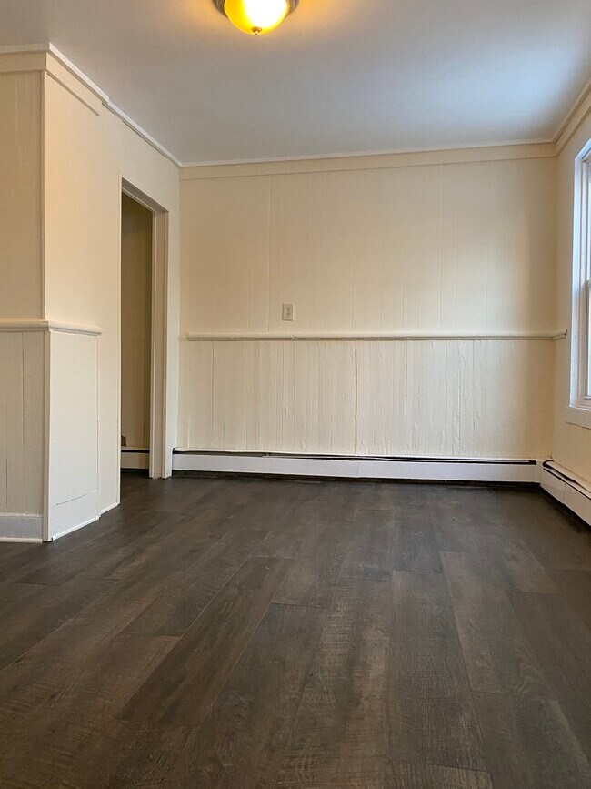 Building Photo - 1214 Maple Ave