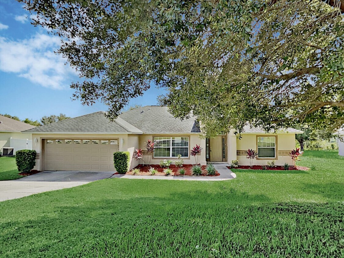 1025 Lakeview Oaks Dr House Rental in Minneola, FL