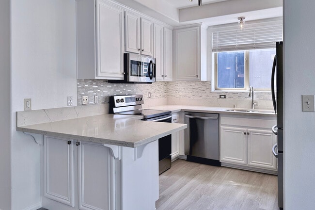 Building Photo - 235 Market St