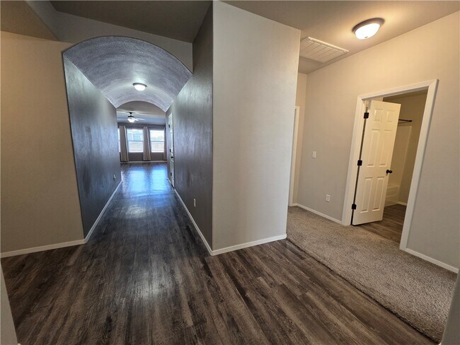 Building Photo - 1700 Hermitage Dr