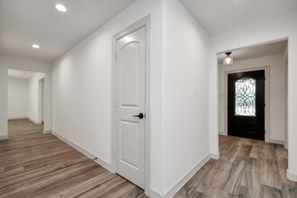 Building Photo - 1805 East Ave