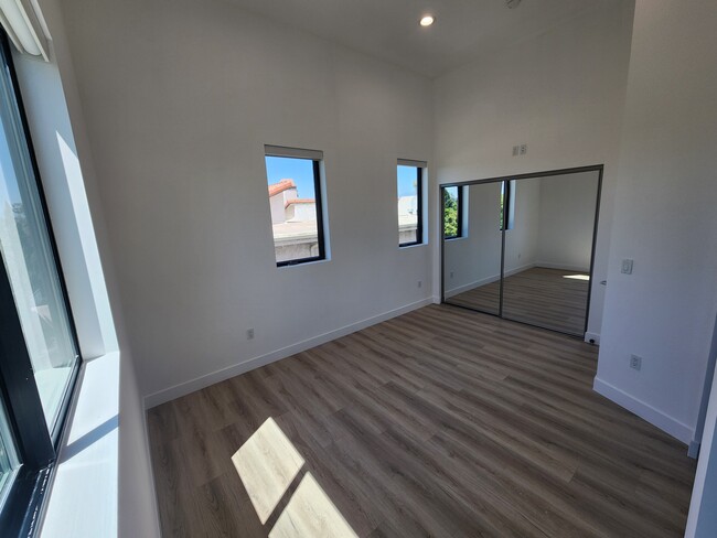 Foto del edificio - 6061 Fulton Ave