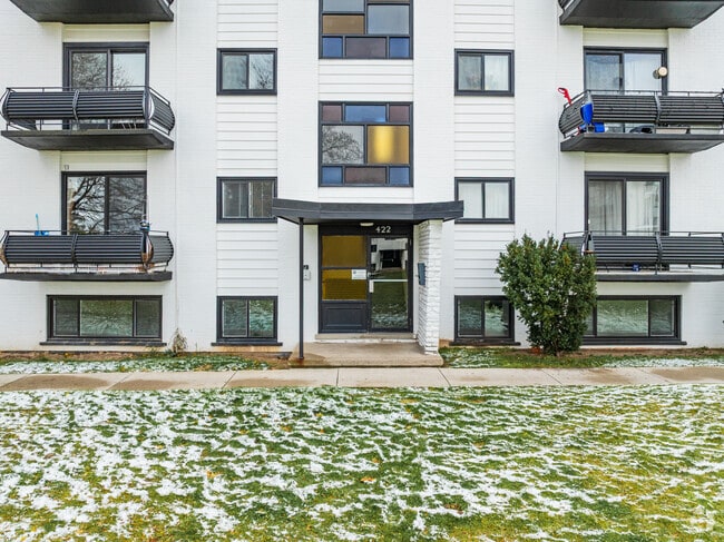 Entrance - 75 Milford Avenue & 421-429 Barrie Place