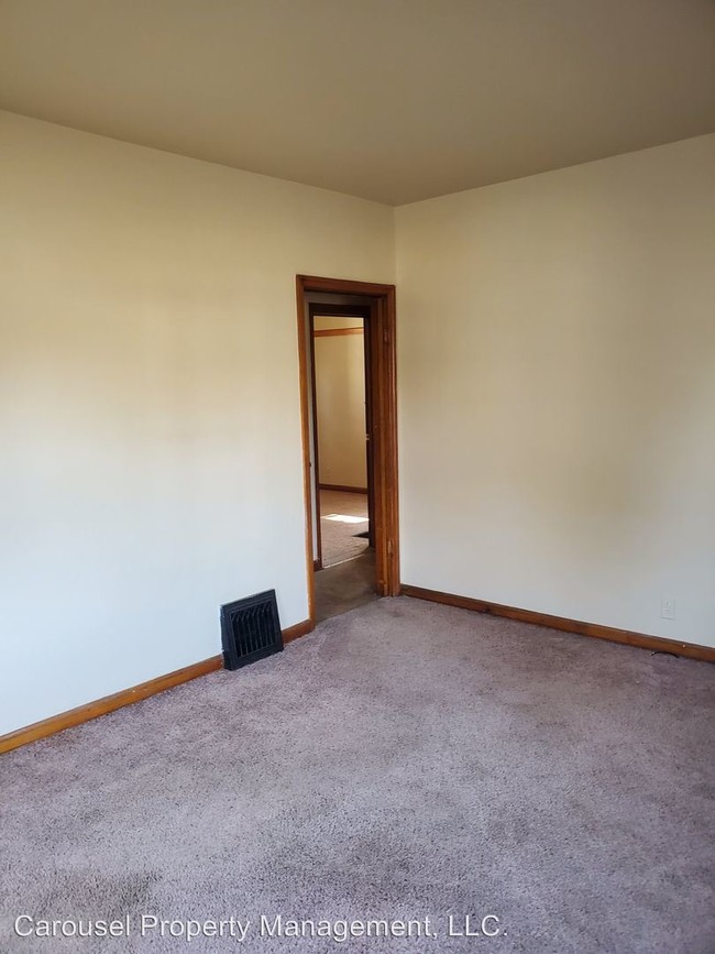 Building Photo - 2 br, 1 bath House - 19 Rotherwood Ave