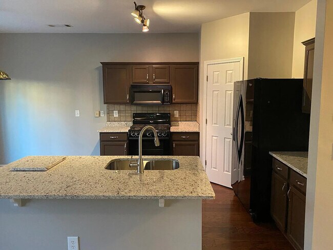Foto del edificio - AVAILABLE 06/15 to MOVE IN!